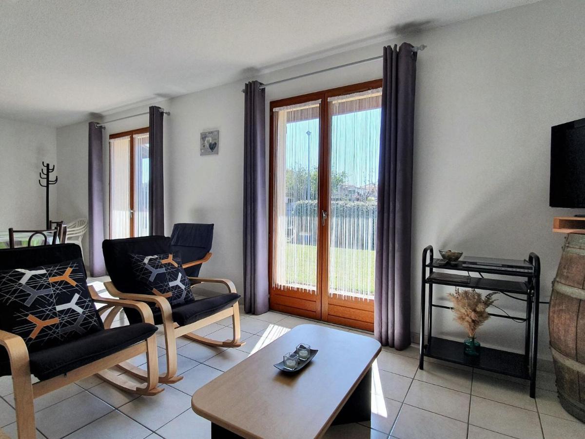 Pretty Villa With Above Ground Pool Saint-Genies-de-Fontedit Exteriör bild